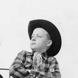 Don Stewart 飾演 Reporter