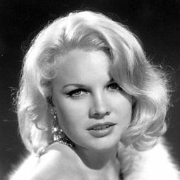 卡洛·貝克 飾演 Patricia Terrill