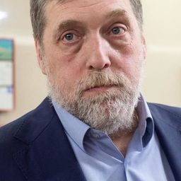 Nikita Vysotsky 飾演 sergeant Trotter