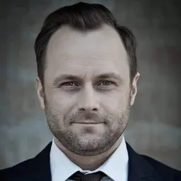 萊謝克·利侯塔 - 率性女神演員 飾演Stanisław Dygat