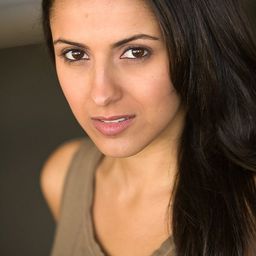 Laura Alexandra Ramos 飾演 Cabrera