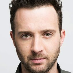 艾迪·凱·湯馬斯 - 美國派：高潮再起演員 飾演Paul Finch