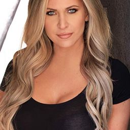 Kayte Giralt 飾演 Ginny