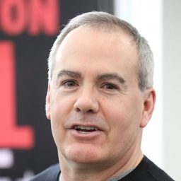 Bill Timoney 飾演 Julie's Dad