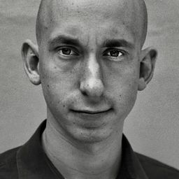 Jacob Reynolds 飾演 Monroe