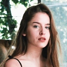 Antonia Bengoechea 飾演 Maria Eugenia