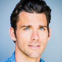 凱文·麥加里 - 幸運頭紗演員 飾演Peter