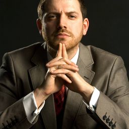 Joe Abercrombie 飾演 Book Publisher