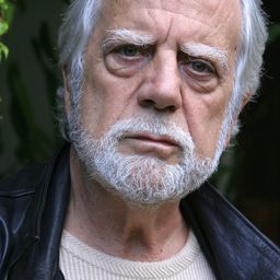 Cosimo Cinieri 飾演 Dott. Badii