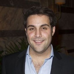 Adrian Der Gregorian 飾演 Montfleury