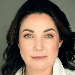 克萊兒·齊塔姆 飾演 Shelley