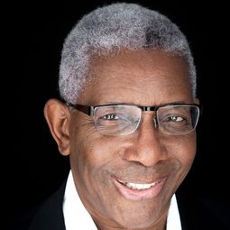 湯姆·皮克特 飾演 Pastor