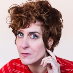 艾薩·維拉格蘭 - 瑪麗閒事演員 飾演Bea