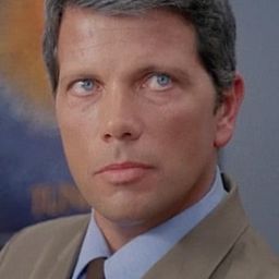 Pierre Zimmer 飾演 Martine's Husband