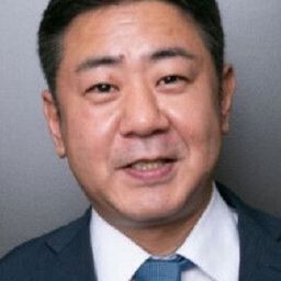 Takashi Watanabe 飾演 