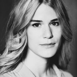 Lolita Offenstein 飾演 Marie