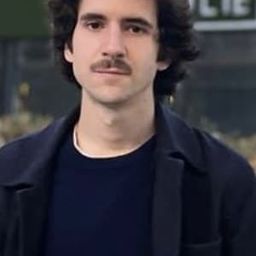 Victor Benderra 飾演 Ben