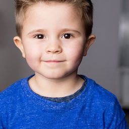 Dash McCloud 飾演 Noah