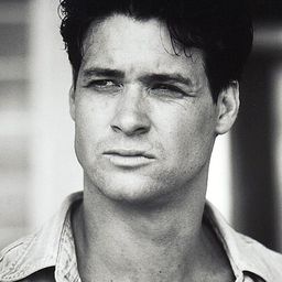 Bryan Genesse 飾演 Joe Knight