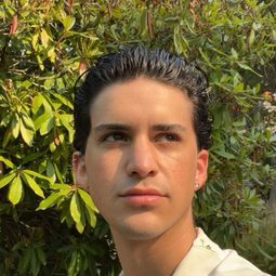 Judah Carew 飾演 Smith Shipper