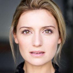 Hayley McCarthy - 希薇的愛演員 飾演Sarah Evans