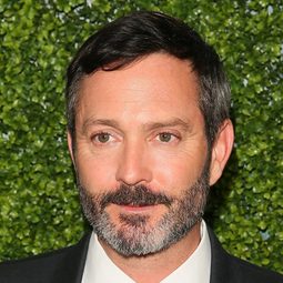 Thomas Lennon 飾演 Teddy (voice)