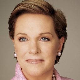 茱莉·安德魯斯 飾演 Queen Clarisse Renaldi