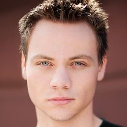 Reef Ireland - 孤獨的南方演員 飾演Tom