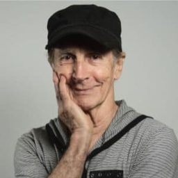 Adrián García 飾演 Edwino (segment "En la Guagua")