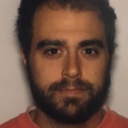 Peter Moses 飾演 Justin