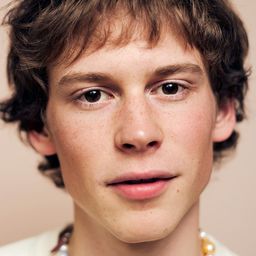 Philip Günsch - Filip演員 飾演Jupp