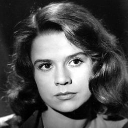 Gertrud Kückelmann - Love from a Stranger演員 飾演Cecily