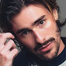 布魯諾·蒙塔雷歐內 飾演 Thiago