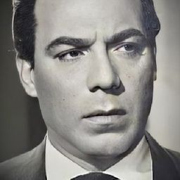 Farid Shawqi 飾演 Shaker Bey, Mohsen's Father