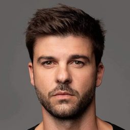 Jordi Coll - 珠寶師遺落在時光裡的愛演員 飾演Alberto