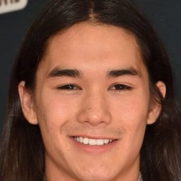 布布·史都華 - 暮光之城：破曉 I演員 飾演Seth