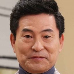 李瀚偉 - 我愛你， 末順女士演員 飾演Physical Education Teacher