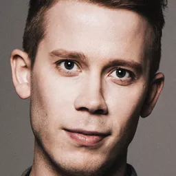 Sigurður Þór Óskarsson 飾演 Einar