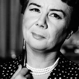 Irena Orska 飾演 Józef's Mother