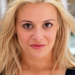 Christina Jacquelyn Calph 飾演 Lucy