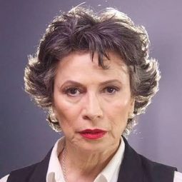 派翠西亞·雷耶斯·史賓杜拉 飾演 