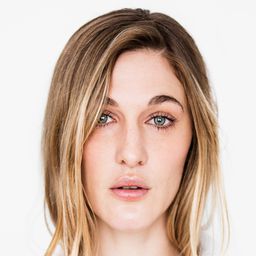 Mylène Mackay 飾演 Simone (25)