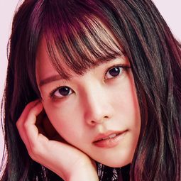 麻倉 もも 飾演 Mikan Irako (voice)