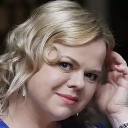 Sabina Remundová 飾演 