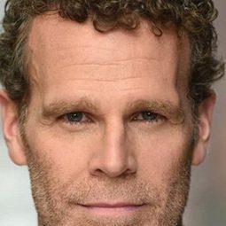 Jere Shea - 叢林之地演員 飾演Stepfather McGinty