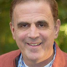 Joseph Camilleri 飾演 Mario