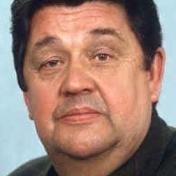 Max Grießer - 白玫瑰演員 飾演Postbeamter