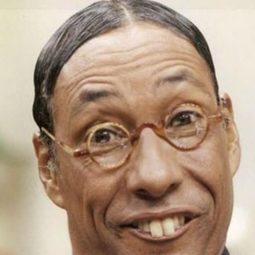 Eliezer Motta 飾演 Claudionor