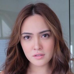 珊迪·奧里亞 飾演 Anya