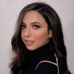 Esther Povitsky 飾演 Herself